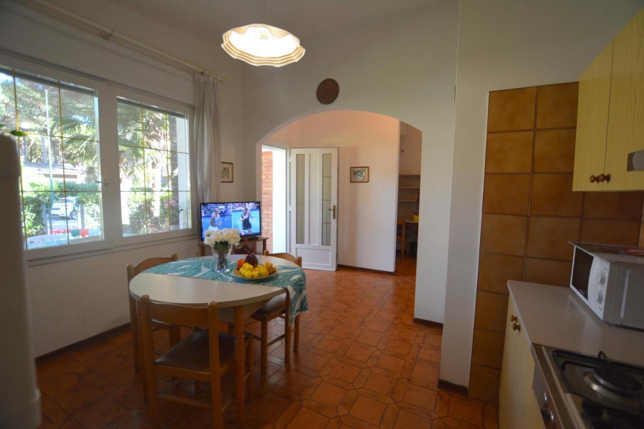 Villa A Lignano Con 2 Camere E Giardino Линяно Сабиадоро Екстериор снимка